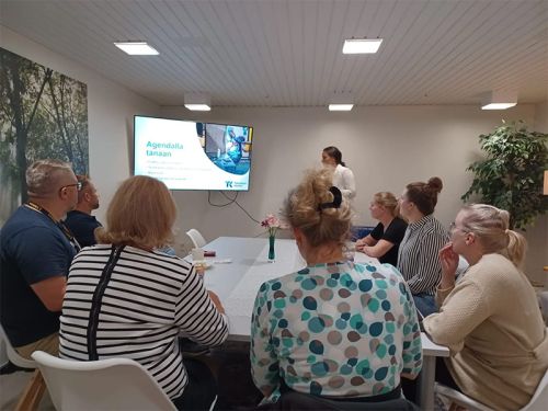 Teknologiaklusterin HR-ryhmä perehtyi johtamis- ja palkitsemismallien käytäntöihin Teknologiaklusterin HR-ryhmä perehtyi johtamis- ja palkitsemismallien käytäntöihin